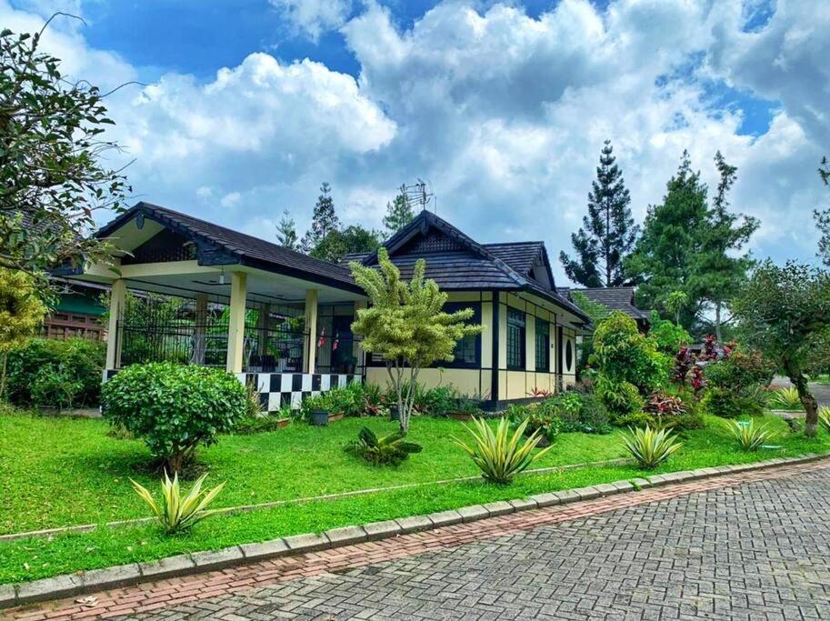 Designer Villa Osaka Puncak Exterior foto