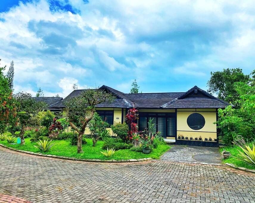 Designer Villa Osaka Puncak Exterior foto