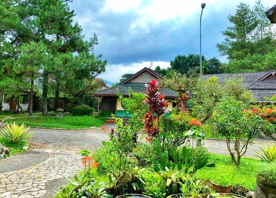 Designer Villa Osaka Puncak Exterior foto