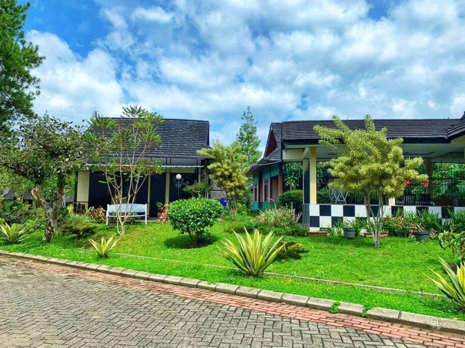 Designer Villa Osaka Puncak Exterior foto
