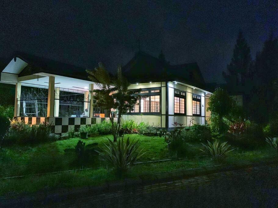 Designer Villa Osaka Puncak Exterior foto