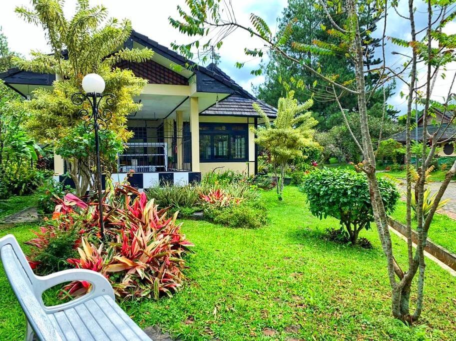 Designer Villa Osaka Puncak Exterior foto