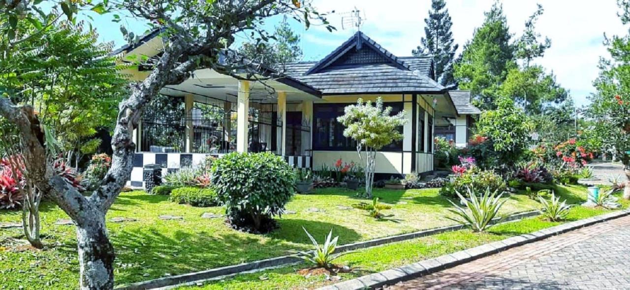 Designer Villa Osaka Puncak Exterior foto